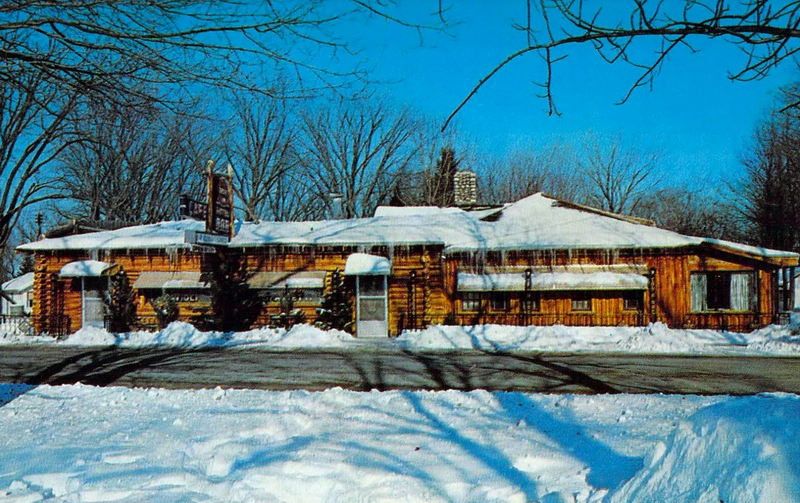 Tam-A-Rac Lodge (Tam-A-Rac Lounge, Tam-A-Rack) - Vintage Postcard (newer photo)